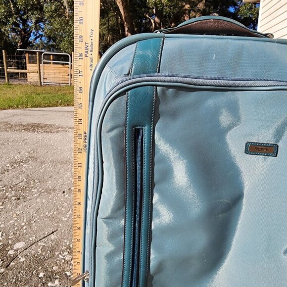 Tumi Vista Super Light Upright Carry On 20" Rolling Suitcase Teal Two Wheeled - Picture 15 of 16